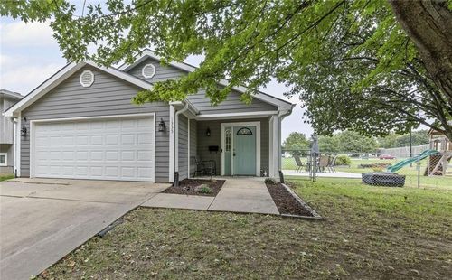 1335 S Olive St, Ottawa, KS, 66067-3448 | Card Image