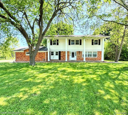 6139 Pebbleshire Cir, Grand Blanc, MI, 48439-4816 | Card Image