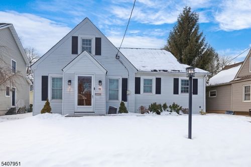 15 Godfrey Ave, Roseland, NJ, 07068-1303 | Card Image