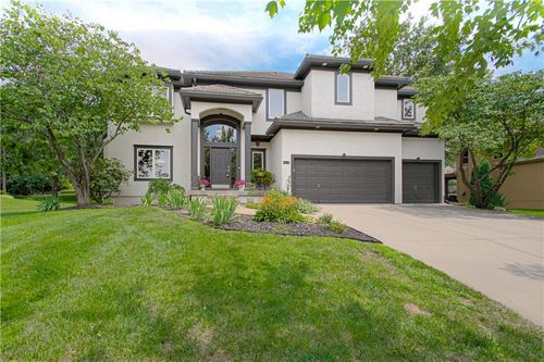 9129 Redbud Ln, Lenexa, KS, 66220-3440 | Card Image