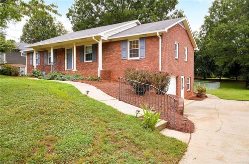 2507 Amesbury Rd, Winston-Salem, NC, 27103-6501 | Card Image