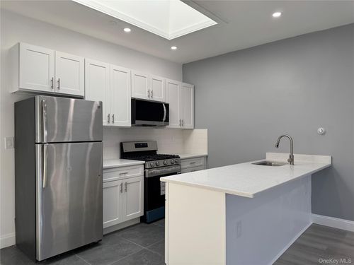 2s-209 Main St, Farmingdale, NY, 11735 | Card Image