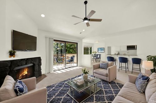 apt-215-21100 Gary Dr, Castro Valley, CA, 94546-6109 | Card Image