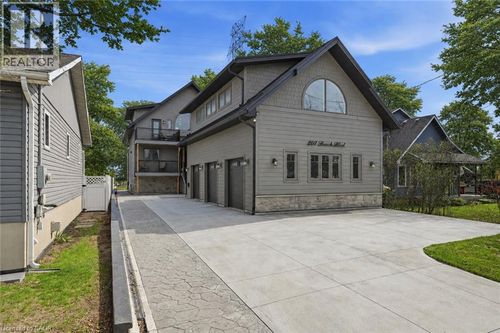207 Beach Blvd, Hamilton, ON, L8H6V8 | Card Image