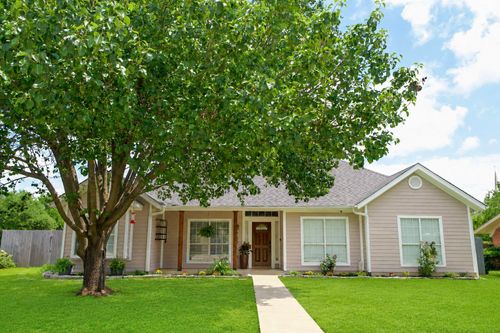 732 N Elm St, Muenster, TX, 76252-2224 | Card Image