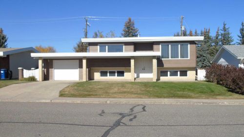 645 26 St S, Fort Macleod, AB, T0L0Z0 | Card Image