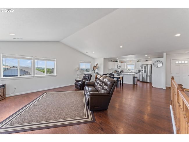 1019 Azure Way, House other with 3 bedrooms, 2 bathrooms and 2 parking in Eagle Point OR | Image 17