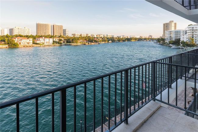 APT-404 - 10101 E Bay Harbor Dr, Condo with 2 bedrooms, 2 bathrooms and null parking in Bay Harbor Islands FL | Image 4