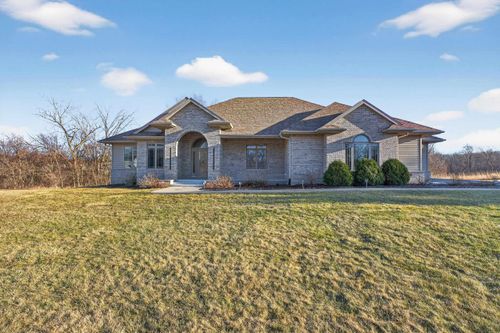 3090 59th Street Trl, Vinton, IA, 52349-9229 | Card Image