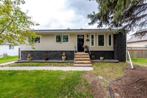 5032 51 St, Mannville, AB, T0B2W0 | Card Image