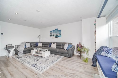 1319 Luna Crt, Pickering, ON, L1W3C3 | Card Image