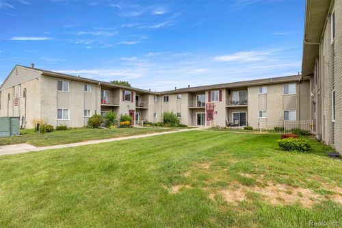 9993 Allen Pointe Dr, Allen Park, MI, 48101-1282 | Card Image