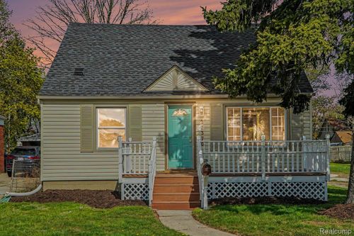27370 Barkman St, Roseville, MI, 48066-4374 | Card Image
