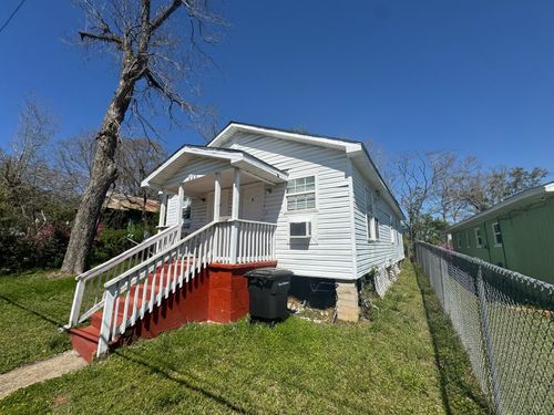a-824 Golden St, Tallahassee, FL, 32304-2472 | Card Image