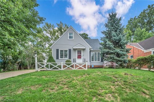 1369 Cranover Rd, Lyndhurst, OH, 44124-2321 | Card Image