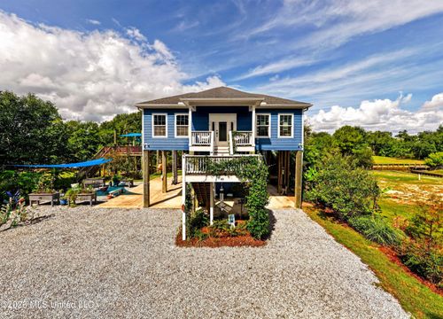 48 Wolfe St, Bay Saint Louis, MS, 39520-8923 | Card Image