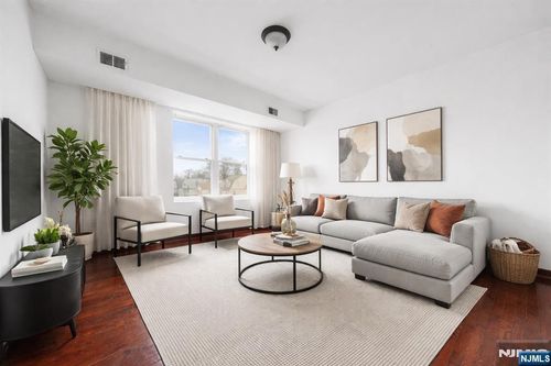 133 Maple Ave, East Orange, NJ, 07017-4317 | Card Image