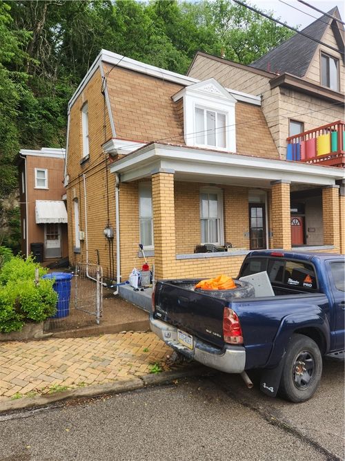 1002 Goehring St, Pittsburgh, PA, 15212-4212 | Card Image