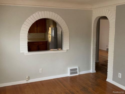 22059 Firwood Ave, Eastpointe, MI, 48021-2119 | Card Image