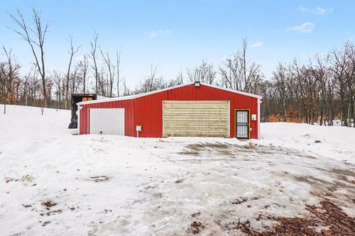 9047 E Oakwood Trl, Reed City, MI, 49677-8802 | Card Image