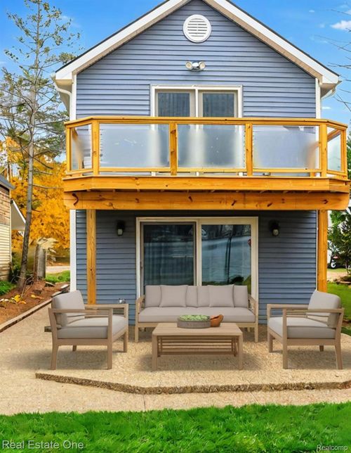 121 N North Shore Dr, Lake Orion, MI, 48362-3060 | Card Image