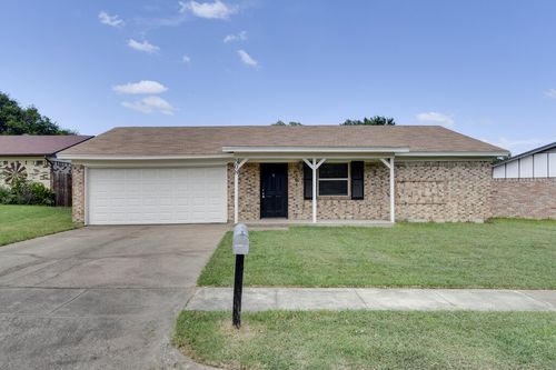 508 Nw Jayellen Ave, Burleson, TX, 76028-5256 | Card Image