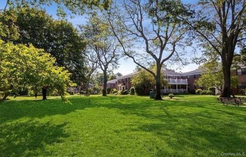 apt-b12-1213 E Broadway, Hewlett, NY, 11557-2462 | Card Image