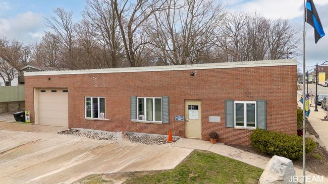 47 W Center St, Home with 0 bedrooms, 2 bathrooms and 4 parking in Douglas MI | Image 5