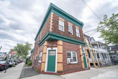 201 Gordon St, Perth Amboy, NJ, 08861-4653 | Card Image