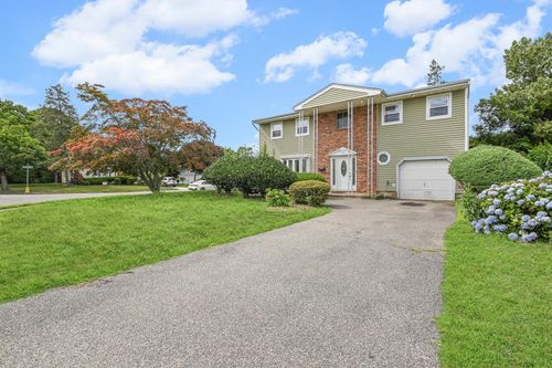 20 Sunshine Ln, Amityville, NY, 11701-1625 | Card Image