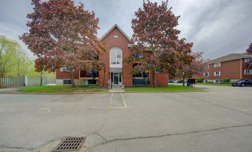 212-565 Greenfield Avenue, Kitchener, ON, N2C2P3 | Card Image