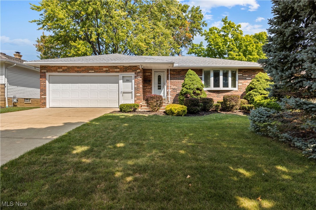Coventry Dr, Parma, OH 44134