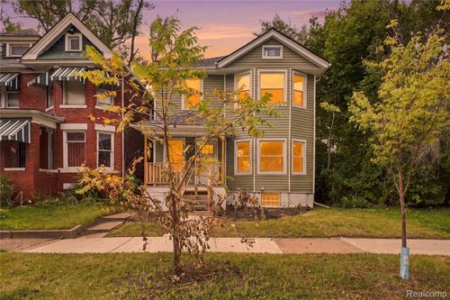 3493 Baldwin St, Detroit, MI, 48214-1703 | Card Image