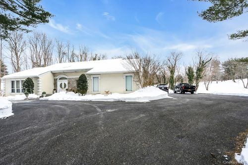 7 Albertson Ln, Old Westbury, NY, 11568-1412 | Card Image