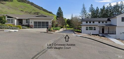 833 Vaughn Ct, Santa Rosa, CA, 95409-2828 | Card Image