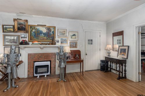 702 E North St, Kilgore, TX, 75662-5912 | Card Image