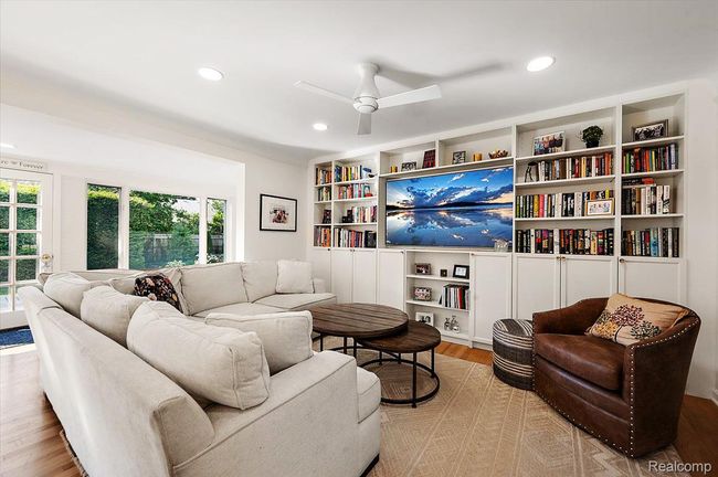 Family Room | Image 9