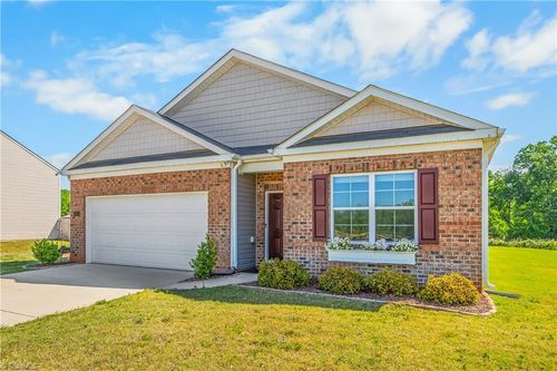 192 Culloden Dr, Mocksville, NC, 27028-4883 | Card Image