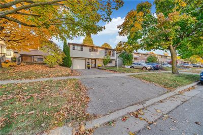 22 Sugar Maple St, House other with 3 bedrooms, 2 bathrooms and 3 parking in Kitchener ON | Image 2