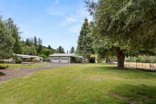 3390 Griffin Creek Rd, Medford, OR, 97501-9517 | Card Image