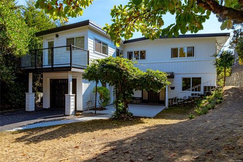 955 Doumac Ave, Saanich, BC, V8Y1M5 | Card Image