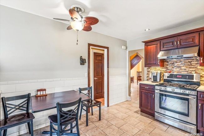Eat-in Kitchen | Image 11