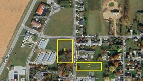 1039 Linden St, CLEVELAND, WI, 53015-1469 | Card Image