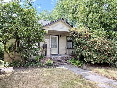 7011 14th Ave Ne, Seattle, WA, 98115-5620 | Card Image