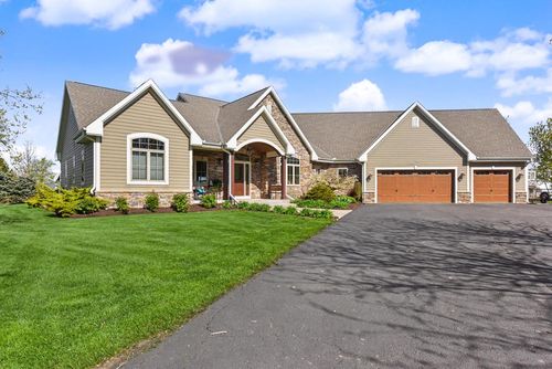4722 W Oakwood Road, Franklin, WI, 53132 | Card Image