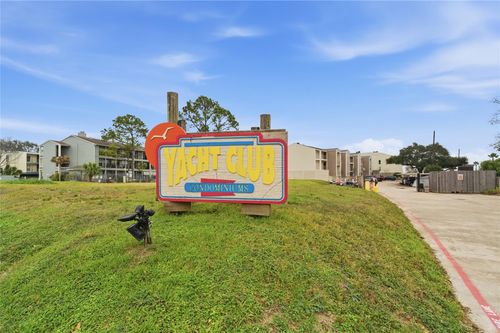 208-208 Yacht Club Ln, Seabrook, TX, 77586-6204 | Card Image
