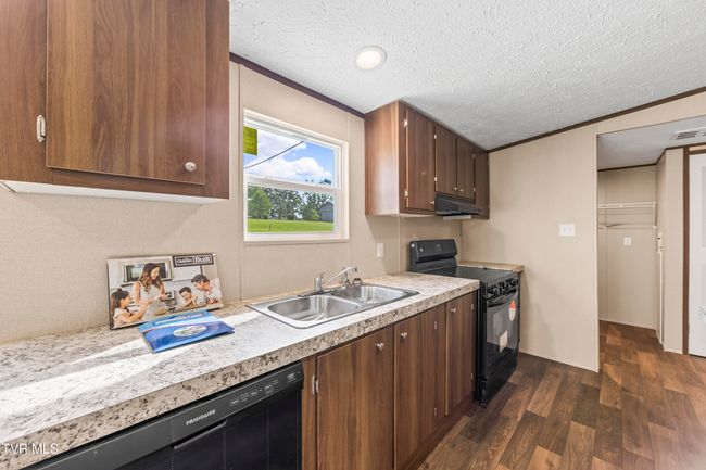 1826 Loop Rd, House other with 3 bedrooms, 2 bathrooms and null parking in La Follette TN | Image 17