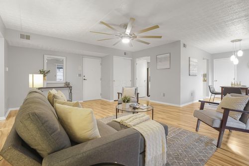 apt-102-3939 Karl Rd, Columbus, OH, 43224-2400 | Card Image