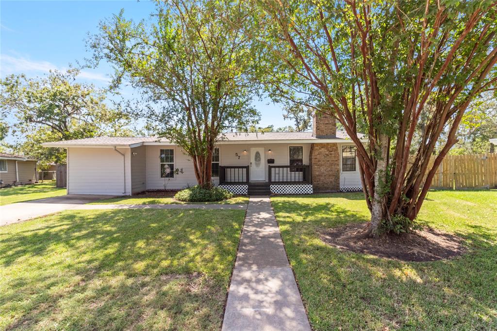 Lantana Ct, Lake Jackson, TX 77566