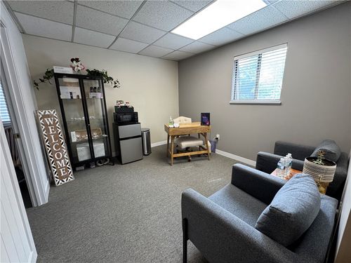 1004 Brodhead Rd, Coraopolis, PA, 15108-2318 | Card Image